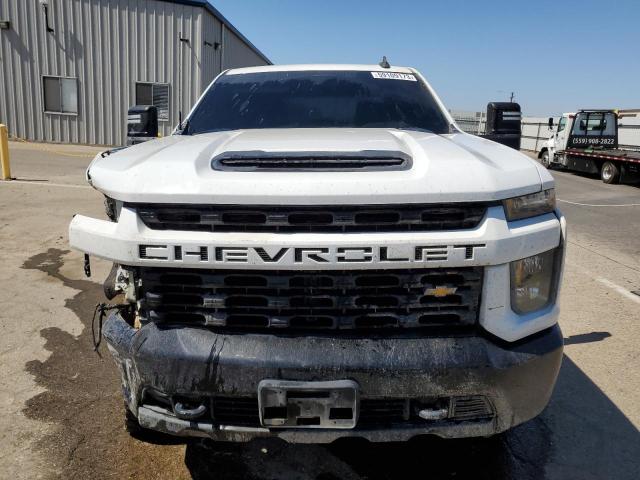 1GC4YME7XLF316384 - 2020 CHEVROLET SILVERADO K2500 CUSTOM WHITE photo 5