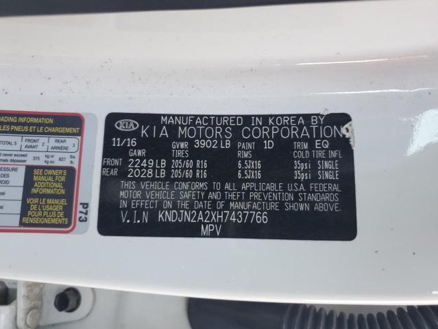 KNDJN2A2XH7437766 - 2017 KIA SOUL WHITE photo 12