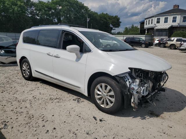 2C4RC1BG7JR237154 - 2018 CHRYSLER PACIFICA TOURING L WHITE photo 4