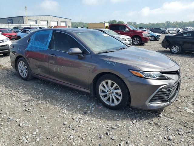 4T1C11AK8NU626875 - 2022 TOYOTA CAMRY LE CHARCOAL photo 4