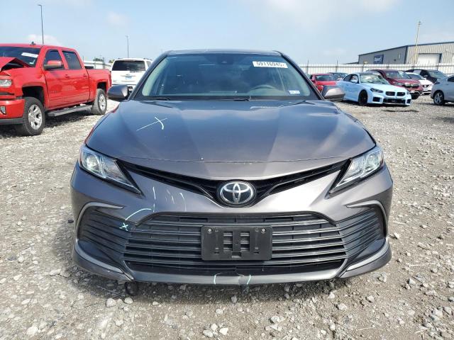 4T1C11AK8NU626875 - 2022 TOYOTA CAMRY LE CHARCOAL photo 5