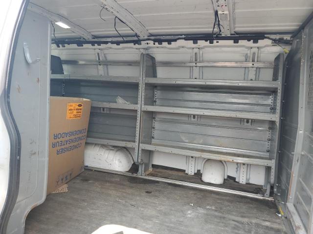 1GCWGAFF8H1106418 - 2017 CHEVROLET EXPRESS G2 Weiß Foto 10