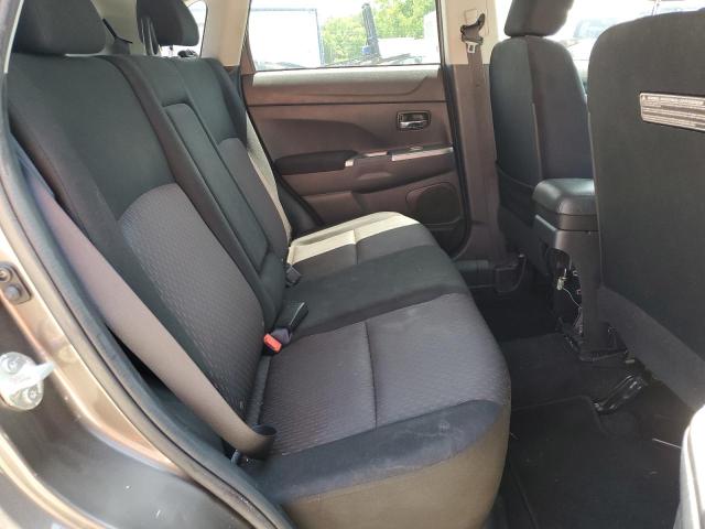 JA4AP3AU4JU024325 - 2018 MITSUBISHI OUTLANDER SPORT ES Коричневий фото 11