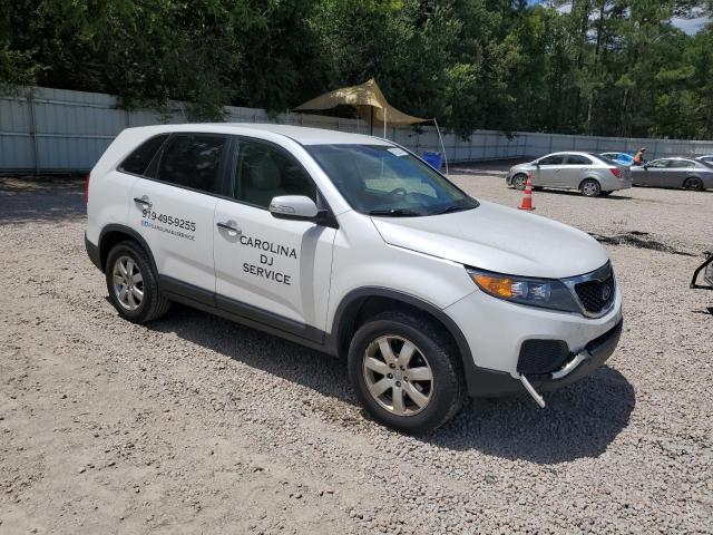 5XYKT3A12DG346883 - 2013 KIA SORENTO LX WHITE photo 4