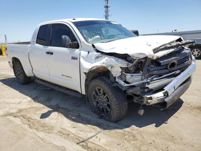 5TFUW5F1XEX409473 - 2014 TOYOTA TUNDRA DOUBLE CAB SR/SR5 WHITE photo 4