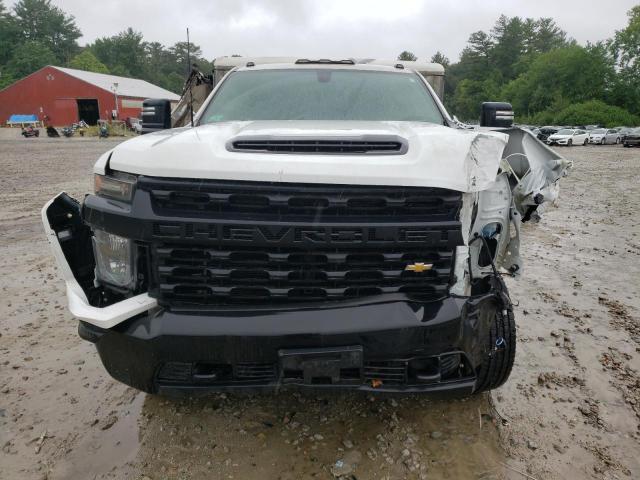 1GB3WRE71MF128132 - 2021 CHEVROLET SILVERADO C3500 WHITE photo 5