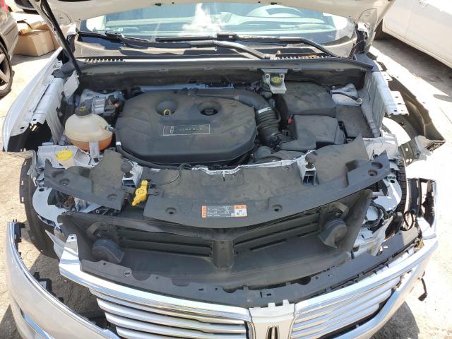 5LMCJ3C97HUL62992 - 2017 LINCOLN MKC RESERVE WHITE photo 12