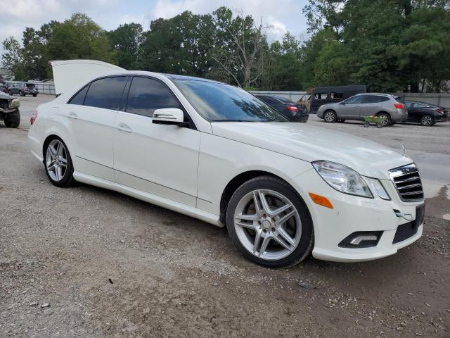 WDDHF9AB7BA440483 - 2011 MERCEDES-BENZ E 550 4MATIC WHITE photo 4