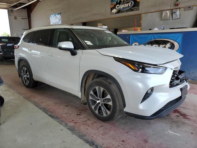 5TDHZRBH4NS179213 - 2022 TOYOTA HIGHLANDER XLE WHITE photo 4