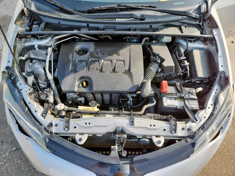 5YFBURHE2JP818032 - 2018 TOYOTA COROLLA L SILVER photo 11