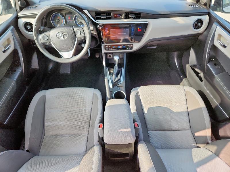 5YFBURHE2JP818032 - 2018 TOYOTA COROLLA L SILVER photo 8