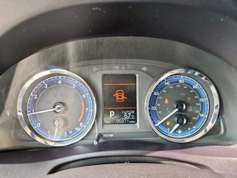 5YFBURHE2JP818032 - 2018 TOYOTA COROLLA L SILVER photo 9