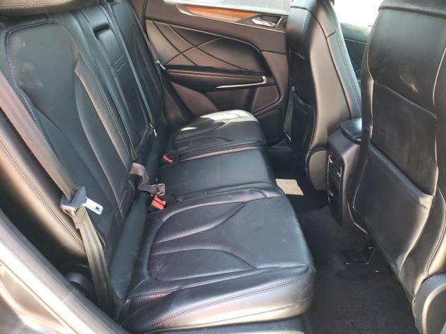5LMCJ3C90HUL12144 - 2017 LINCOLN MKC RESERVE GRAY photo 11