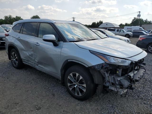 5TDGZRBH5LS055122 - 2020 TOYOTA HIGHLANDER XLE SILVER photo 4