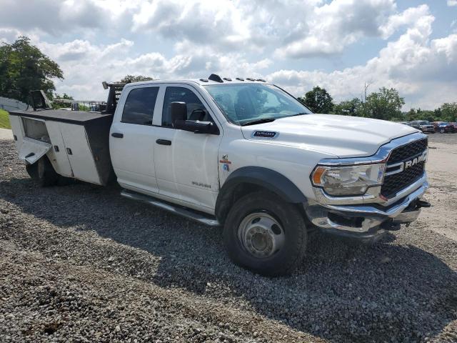 3C7WRNFL8KG552409 - 2019 RAM 5500 WHITE photo 4