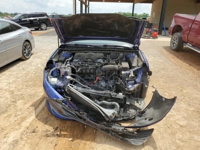 4T1B21HKXJU508495 - 2018 TOYOTA CAMRY HYBRID BLUE photo 5