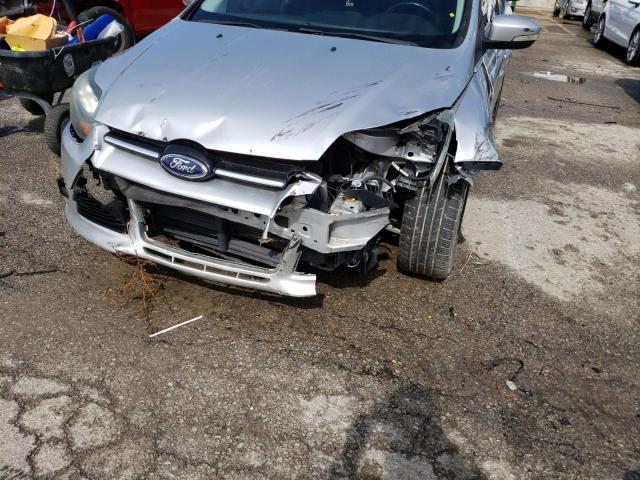 1FADP3J27EL235215 - 2014 FORD FOCUS TITANIUM SILVER photo 9