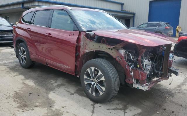 5TDGZRBH5LS005059 - 2020 TOYOTA HIGHLANDER XLE RED photo 4