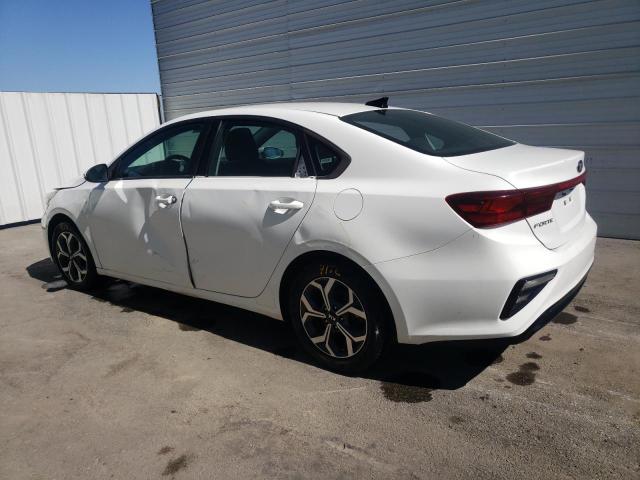 3KPF24AD8ME350485 - 2021 KIA FORTE FE WHITE photo 2