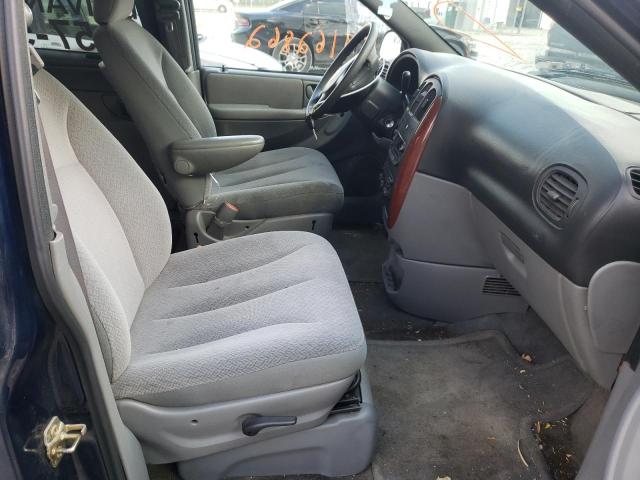 1C4GP45R45B117245 - 2005 CHRYSLER TOWN & COU ლურჯი ფოტო 5
