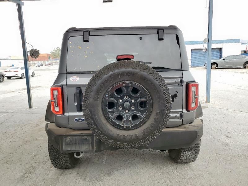 1FMEE5DP6PLB01060 - 2023 FORD BRONCO BASE GRAY photo 6