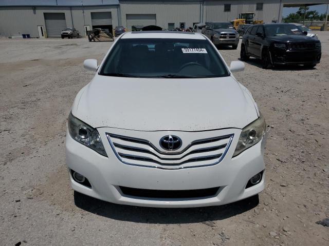 4T4BF3EK0BR126195 - 2011 TOYOTA CAMRY BASE WHITE photo 5