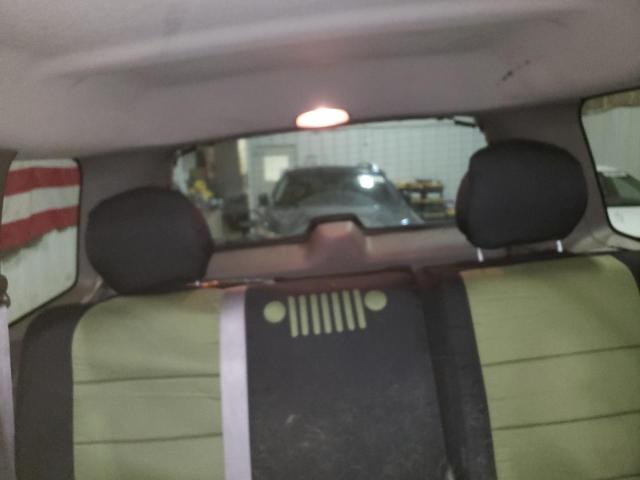 1J4GL38K52W358685 - 2002 JEEP LIBERTY RENEGADE 绿色 照片 10