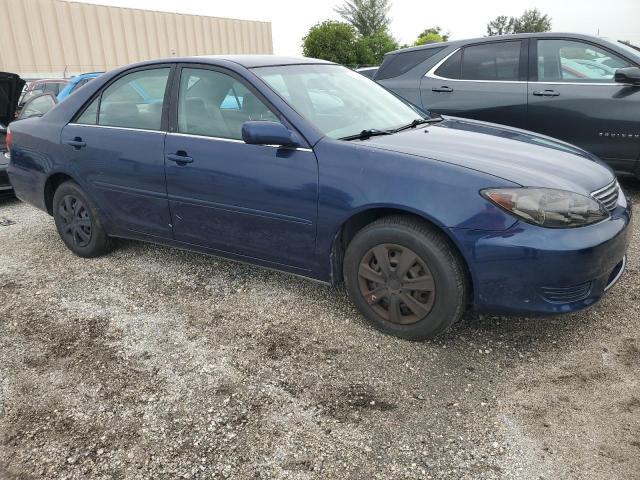 4T1BE32K85U034905 - 2005 TOYOTA CAMRY LE BLUE photo 4