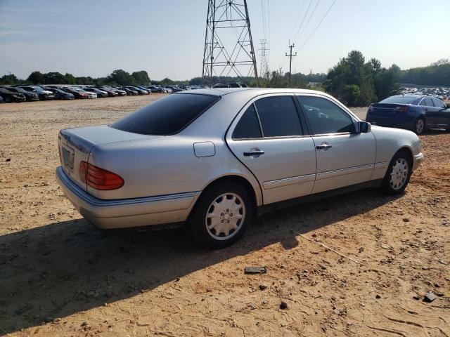 WDBJF82F7WX005276 - 1998 MERCEDES-BENZ E 320 4MATIC SILVER photo 3