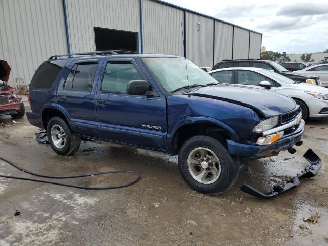 1GNCS13W62K120879 - 2002 CHEVROLET BLAZER BLUE photo 4