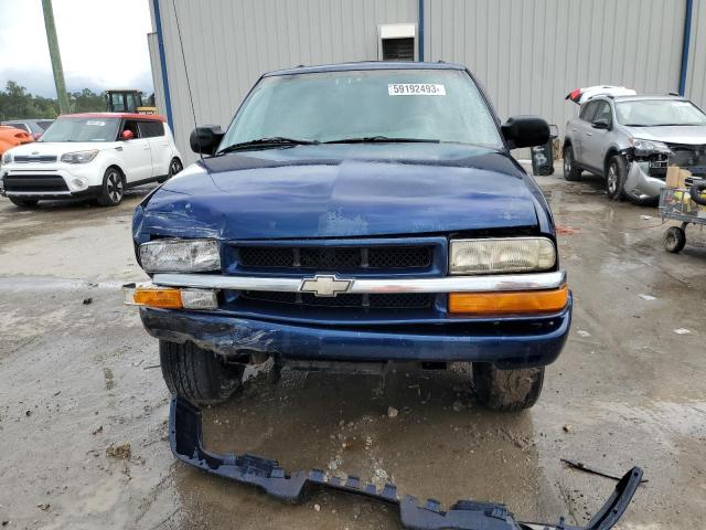 1GNCS13W62K120879 - 2002 CHEVROLET BLAZER BLUE photo 5