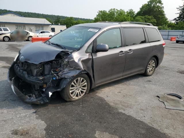 2011 TOYOTA SIENNA XLE, null