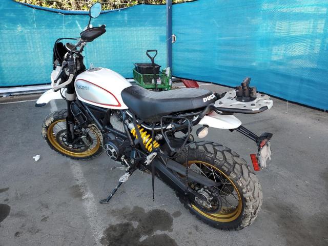 ZDMKAFBM1HB000148 - 2017 DUCATI SCRAMBLER DESERT SLED WHITE photo 3