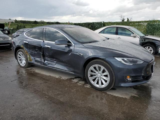 5YJSA1E20JF281290 - 2018 TESLA MODEL S ნაცრისფერი ფოტო 4