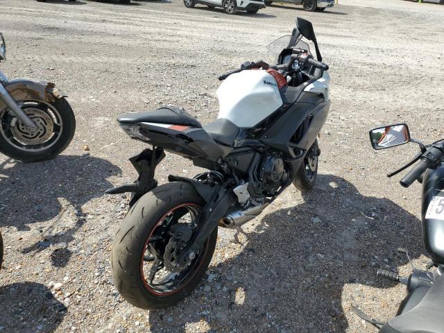 ML5EXER1XPDA94835 - 2023 KAWASAKI EX650 R Ақ фото 4