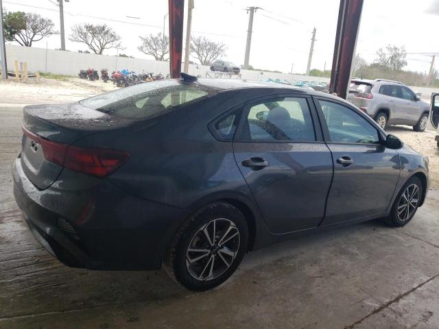 3KPF24AD4NE480698 - 2022 KIA FORTE FE GRAY photo 2