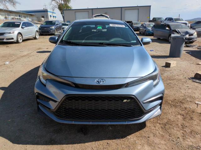 5YFS4MCE3PP146999 - 2023 TOYOTA COROLLA SE Grau Foto 5