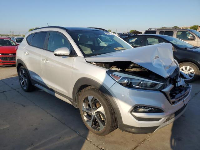 KM8J33A2XHU579477 - 2017 HYUNDAI TUCSON LIMITED SILVER photo 4