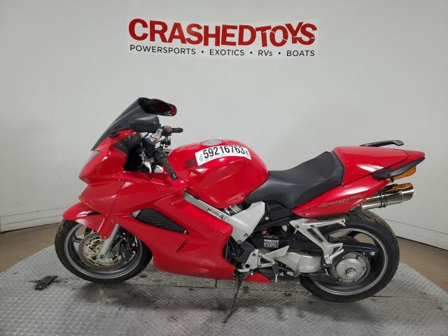 JH2RC46114M600389 - 2004 HONDA VFR800 RED photo 3