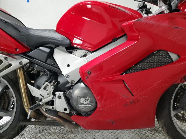 JH2RC46114M600389 - 2004 HONDA VFR800 RED photo 5