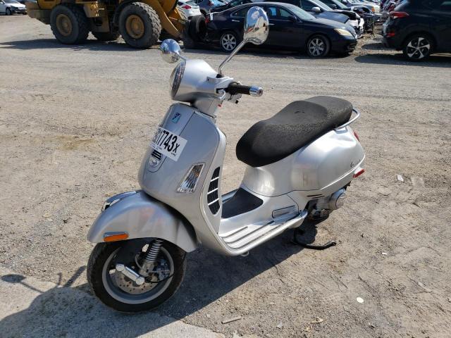 ZAPM459LX95009528 - 2009 VESPA GTS 250 SILVER photo 2