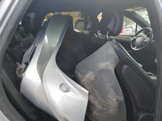 5LMCJ2D97HUL68218 - 2017 LINCOLN MKC SELECT Silber Foto 12