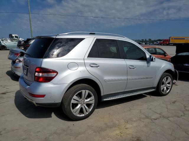 4JGBB8GB6BA685140 - 2011 MERCEDES-BENZ ML 350 4MATIC SILVER photo 3