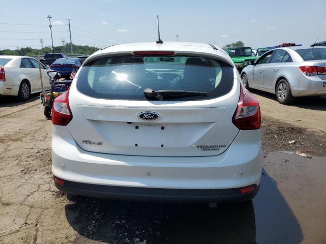 1FADP3N22DL130929 - 2013 FORD FOCUS TITANIUM WHITE photo 6