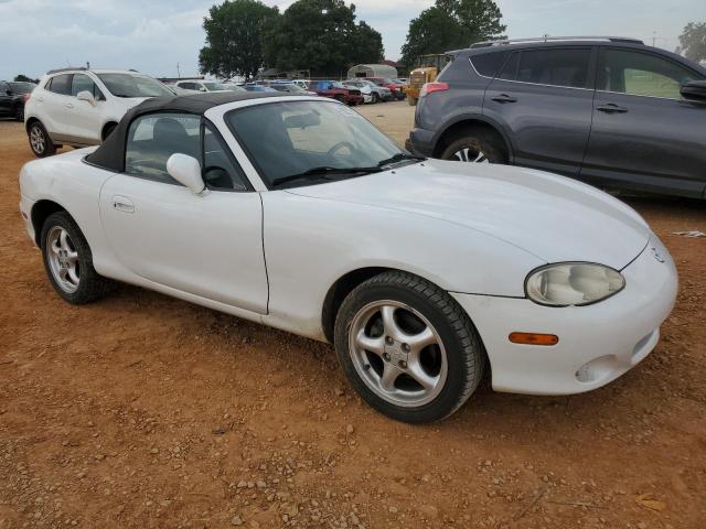 JM1NB353X10204794 - 2001 MAZDA MX-5 MIATA BASE WHITE photo 4