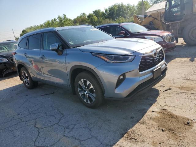 5TDHZRBH8MS149663 - 2021 TOYOTA HIGHLANDER XLE SILVER photo 4