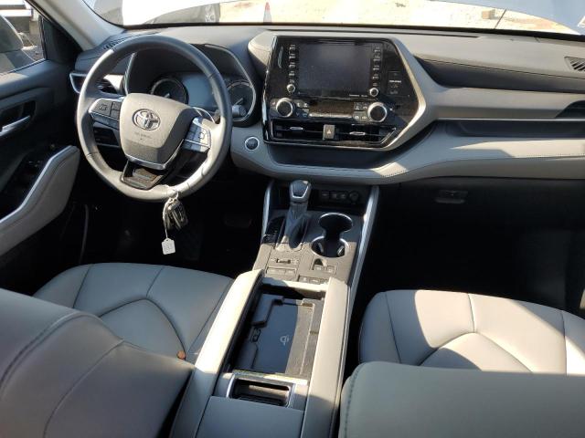 5TDHZRBH8MS149663 - 2021 TOYOTA HIGHLANDER XLE SILVER photo 8