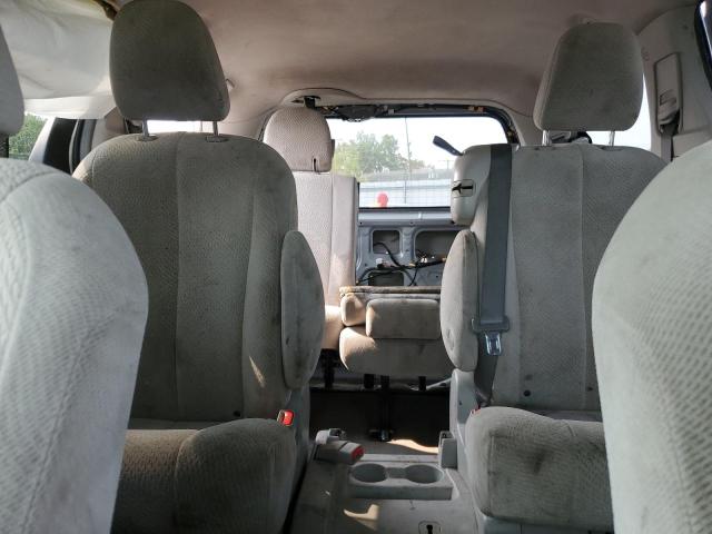 5TDKK3DC5BS123589 - 2011 TOYOTA SIENNA LE SILVER photo 10