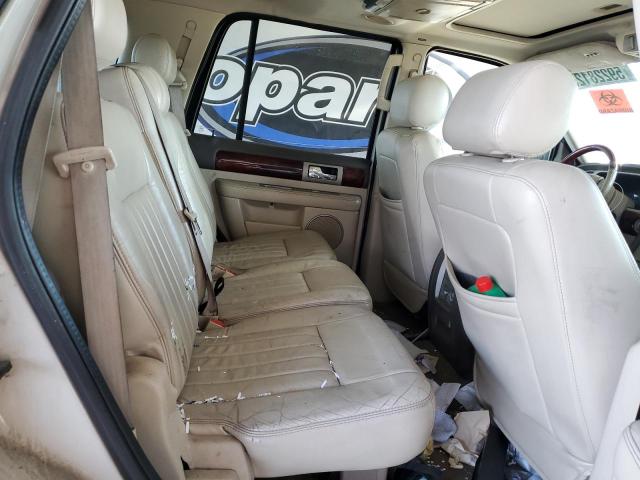 5LMFU28R34LJ41588 - 2004 LINCOLN NAVIGATOR WHITE photo 11