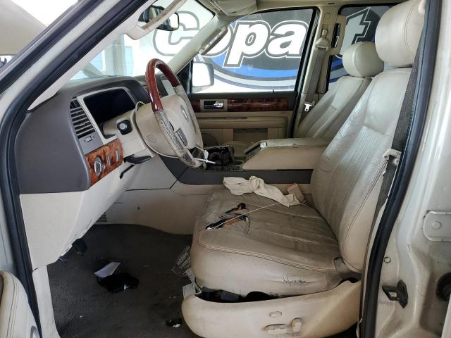 5LMFU28R34LJ41588 - 2004 LINCOLN NAVIGATOR WHITE photo 7